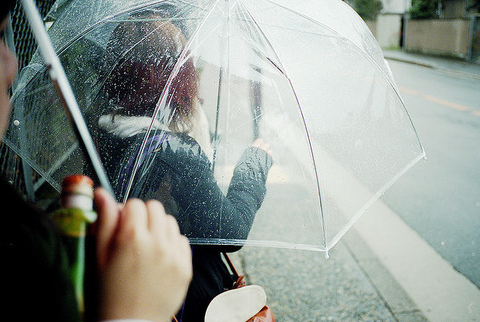 形容雨天的唯美句子（适合雨天发的简短句子）