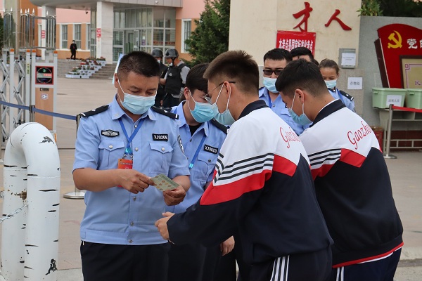 赞美交警的句子朋友圈-祝福人民警察的话语