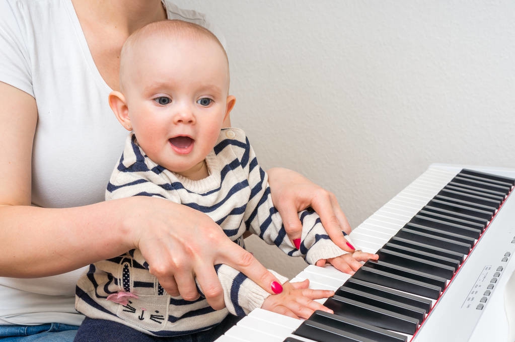 赞美鼓励孩子学钢琴美句-每日练琴的名言名句