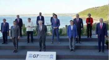 韩国宣传G7合影时裁掉南非总统-居然称是制作失误