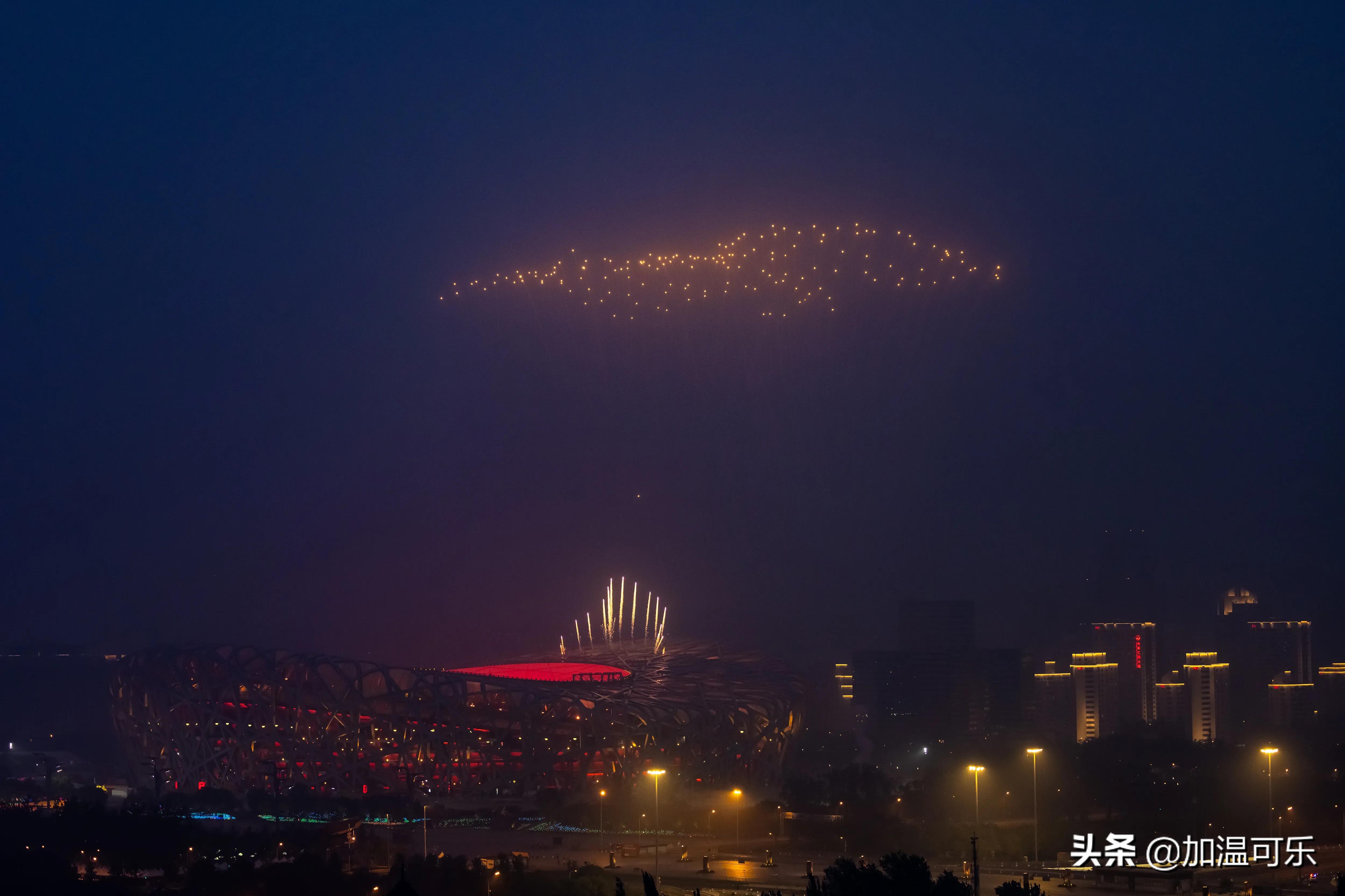 鸟巢上空焰火盛放-喜迎建党100周年