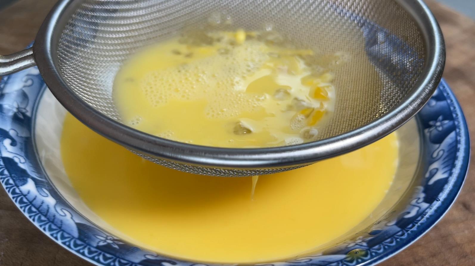 蒸鸡蛋羹，别只会加水蒸，多加这一步，出锅像豆腐脑一样嫩