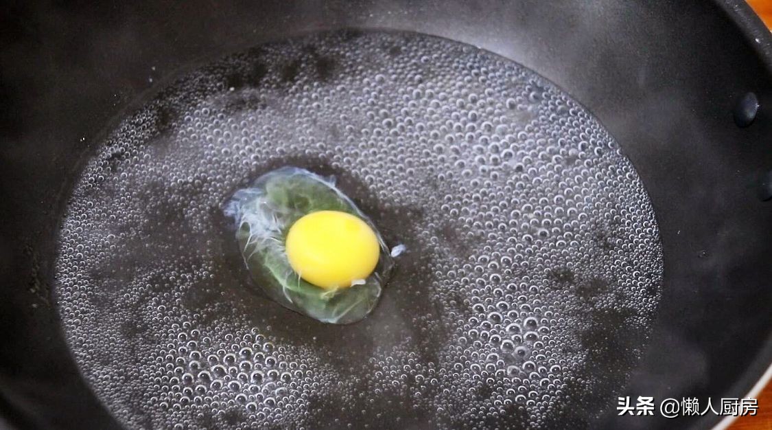 煮荷包蛋的2种做法，切记不要直接下锅煮，教你一招，一个都不散