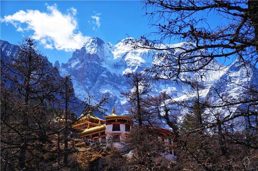 川西秘境，稻城亚丁，高海拔徒步7小时，探寻神山守护的仙境风景