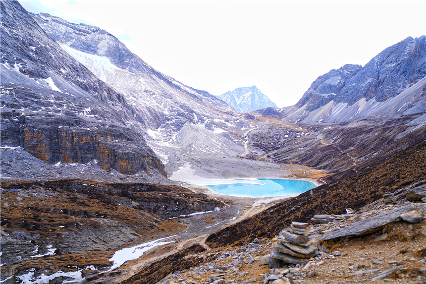 川西秘境，稻城亚丁，高海拔徒步7小时，探寻神山守护的仙境风景