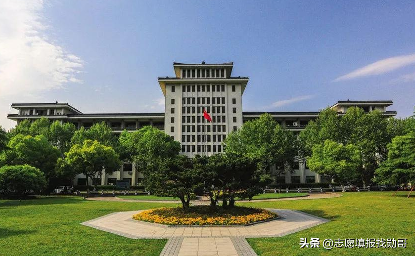 “计算机专业”实力靠谱的大学，与清北并列第一，就业前景超好