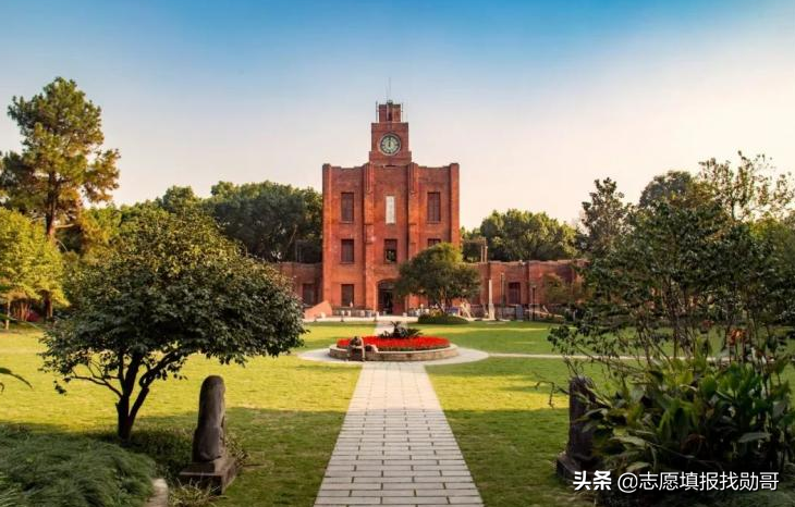 “计算机专业”实力靠谱的大学，与清北并列第一，就业前景超好