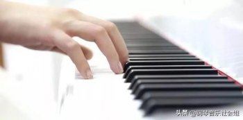 am和弦钢琴怎么弹(钢琴上的am和弦是哪个键)
