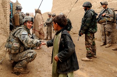 20年共消耗2.4万亿美元，死亡7300余人，美国为何攻不下阿富汗？