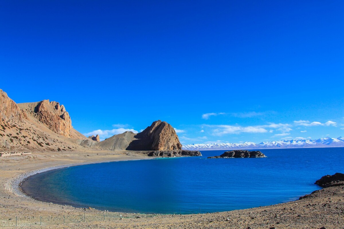 纳木错，意为“天湖”，中国最美五大湖泊第三名，著名佛教圣地