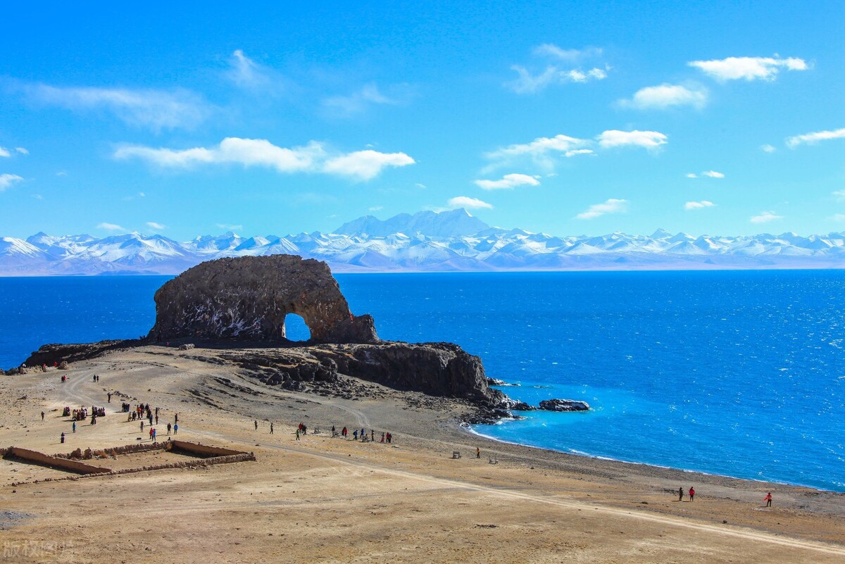 纳木错，意为“天湖”，中国最美五大湖泊第三名，著名佛教圣地