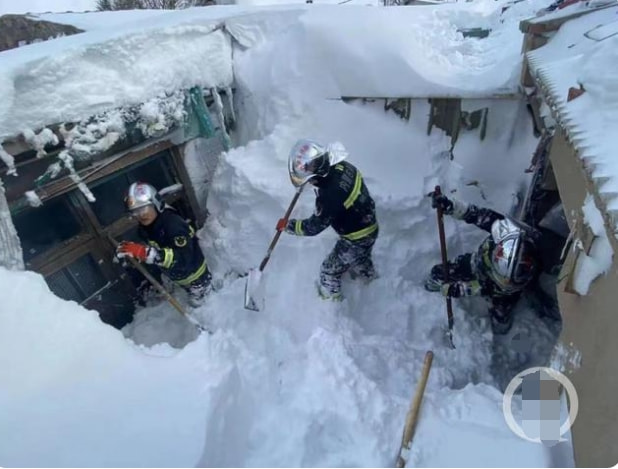 极寒暴风雪冰封通辽 积雪最高处已和平房持平