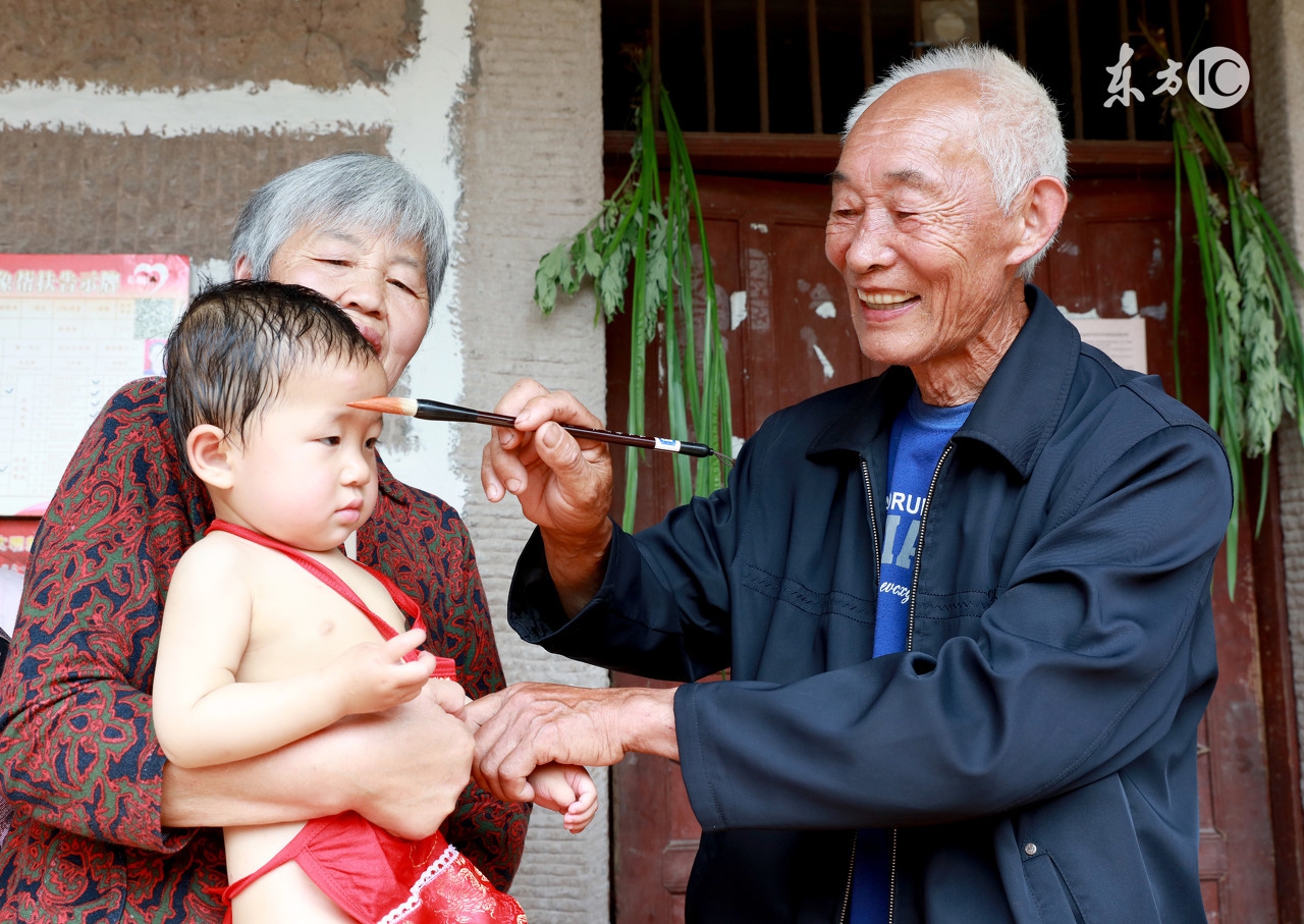 端午节为什么要插艾叶？在门庭上插这个有啥用