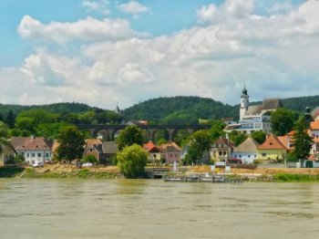 世界上流经国家最多的河是哪一条 （多瑙河）