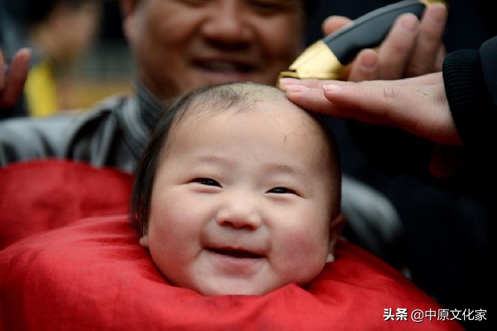 俗语“二月二龙抬头，孩子大人要剃头”，龙抬头为什么要理发