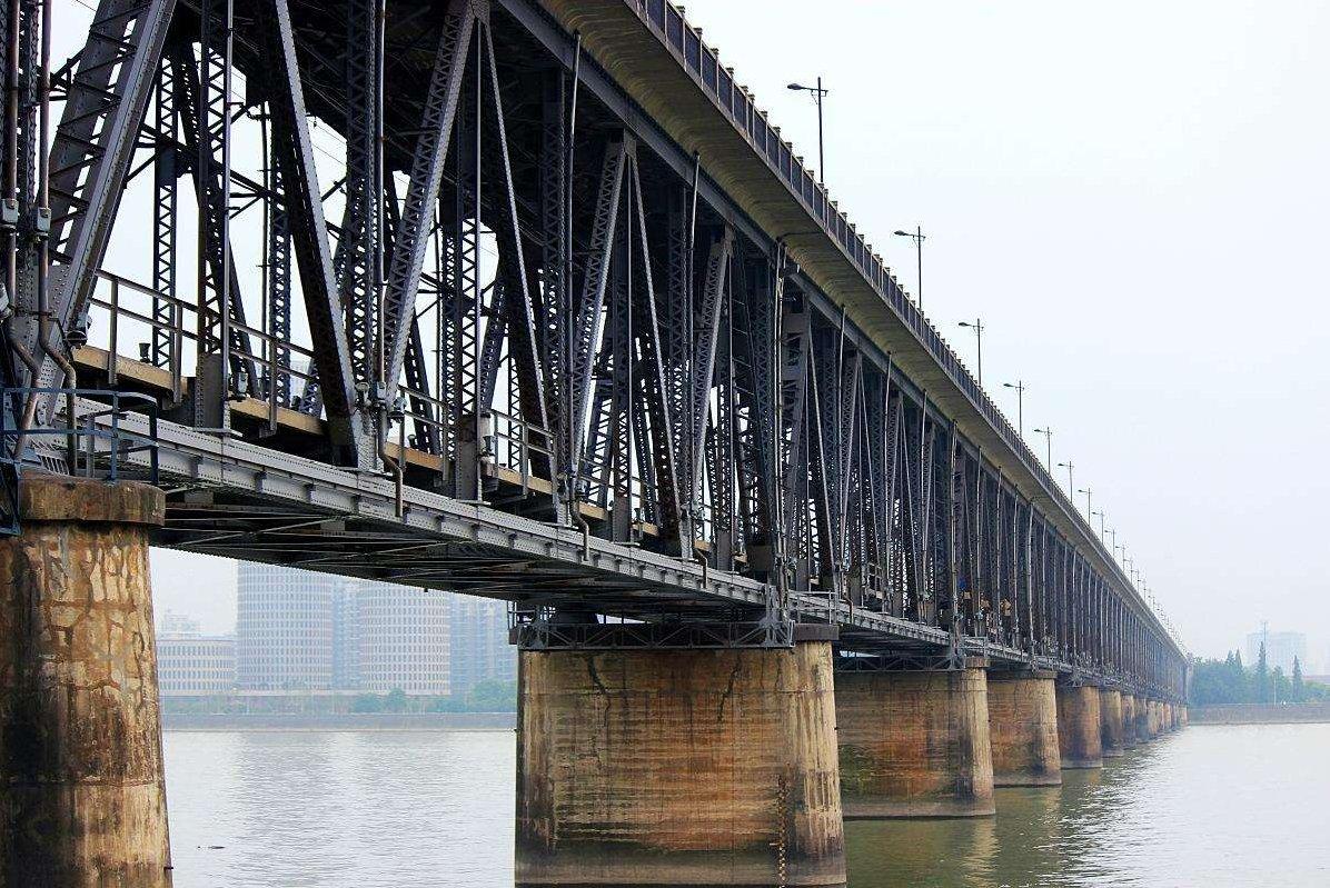 茅以升主持设计的钱塘江大桥，为何通车一个月后就被炸毁