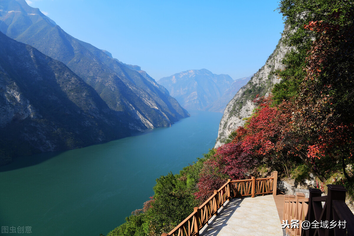 三峡是哪三个峡的总称？瞿塘峡最险峻，巫峡最好看，西陵峡景最多