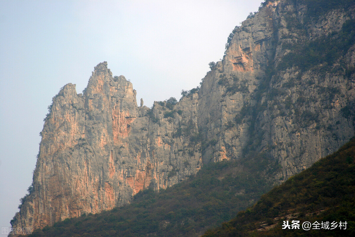 三峡是哪三个峡的总称？瞿塘峡最险峻，巫峡最好看，西陵峡景最多