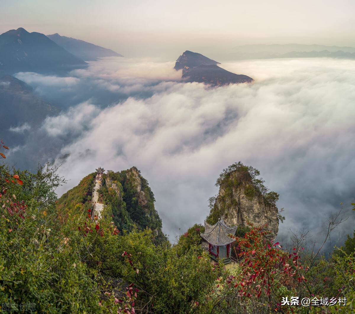 三峡是哪三个峡的总称？瞿塘峡最险峻，巫峡最好看，西陵峡景最多