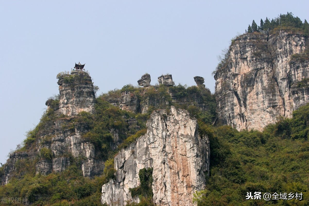 三峡是哪三个峡的总称？瞿塘峡最险峻，巫峡最好看，西陵峡景最多