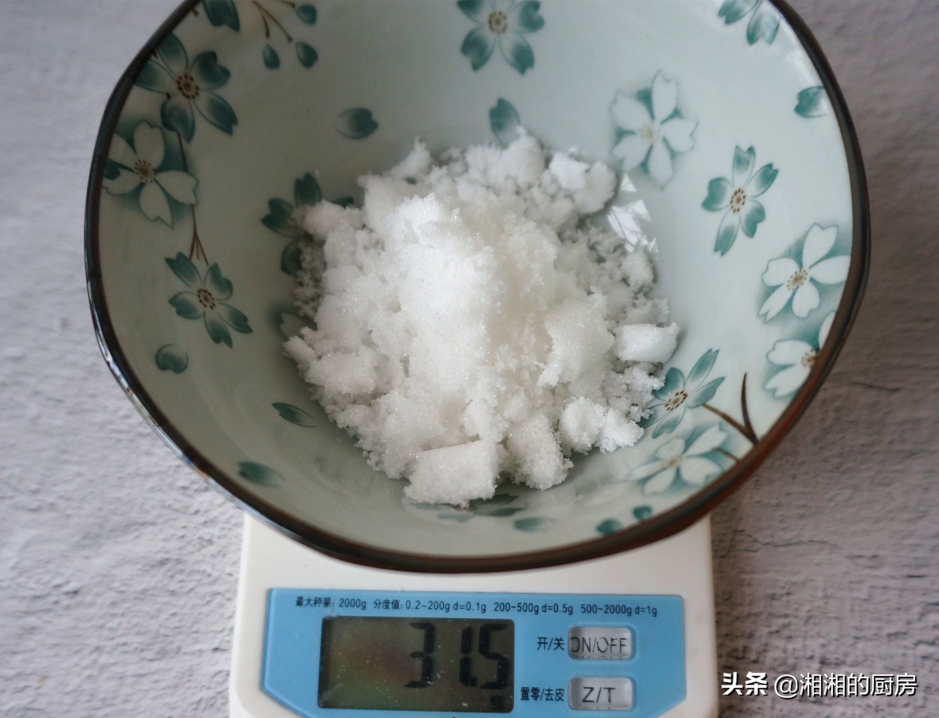 原来炼乳做法这么简单，只需白糖和奶粉就能做，香甜丝滑，太美味