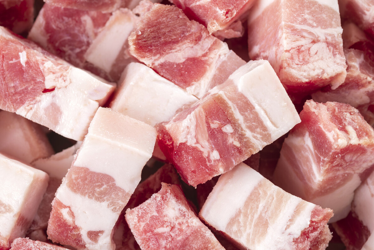 买猪肉，冷冻猪肉和鲜猪肉怎么区分？牢记“这2招”，只买鲜猪肉