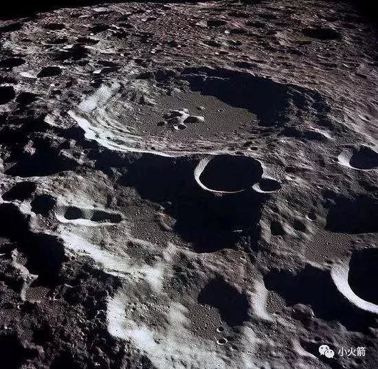 月球两极解密：有冰吗？能建基地吗？