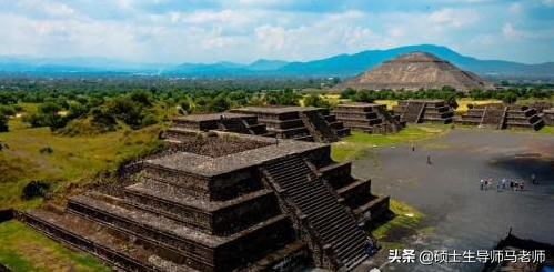 月亮金字塔坐落在哪里，墨西哥城东北