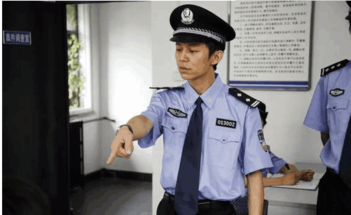 解读：警察穿“白衬衫”是什么级别？最低也是“三级警监”