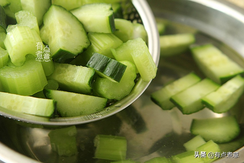 芹菜怎么榨汁（芹菜榨汁的方法和功效）