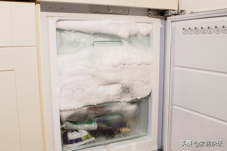 冰箱冷藏室结冰是什么原因（冰箱冷藏室结冰的原因及处理）
