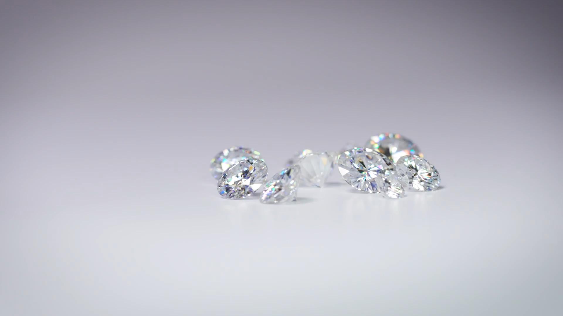 莫桑钻和钻石有什么不同（莫桑钻和钻石的区别）