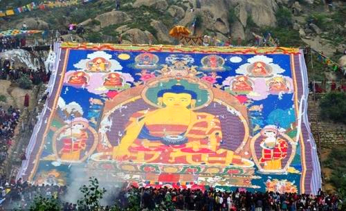 藏族的主要节日有哪些（藏族的传统节日和习俗）