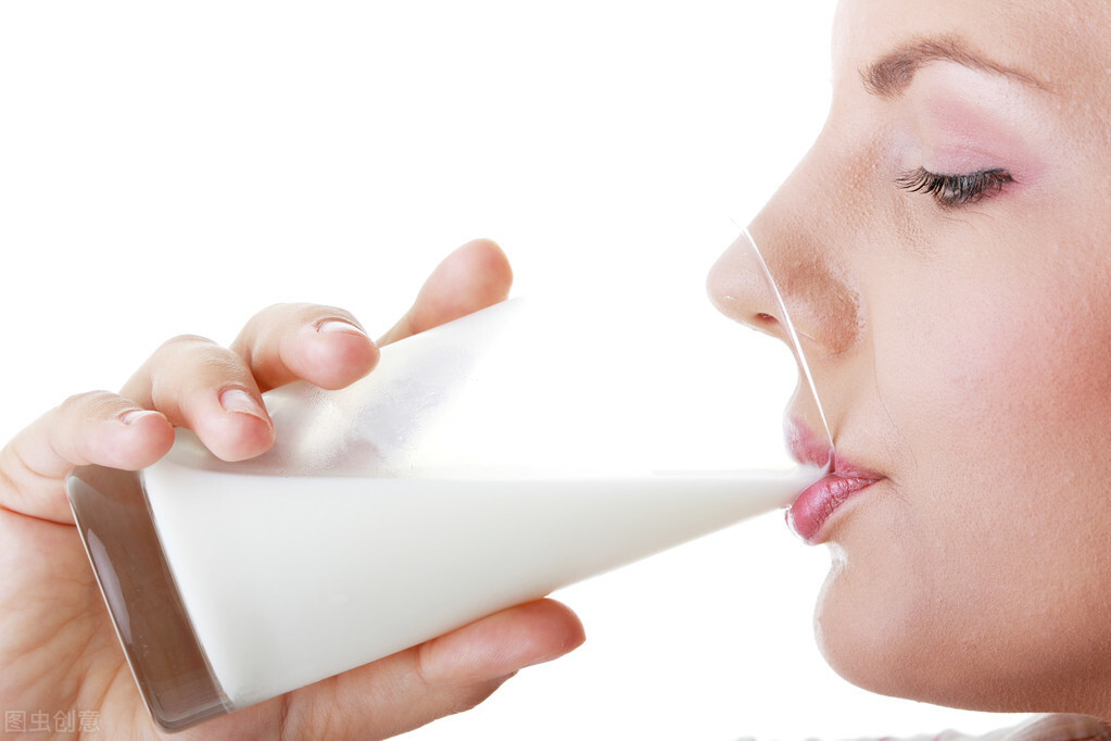 喝牛奶的好处有什么_喝牛奶的好处和注意事项