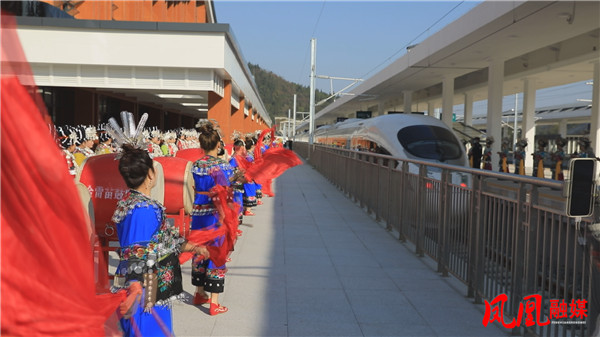 怀化如何去凤凰古城_怀化去凤凰古城的路线介绍