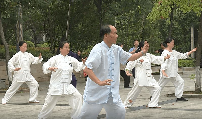 练太极拳有什么好处_练太极拳的好处和意义