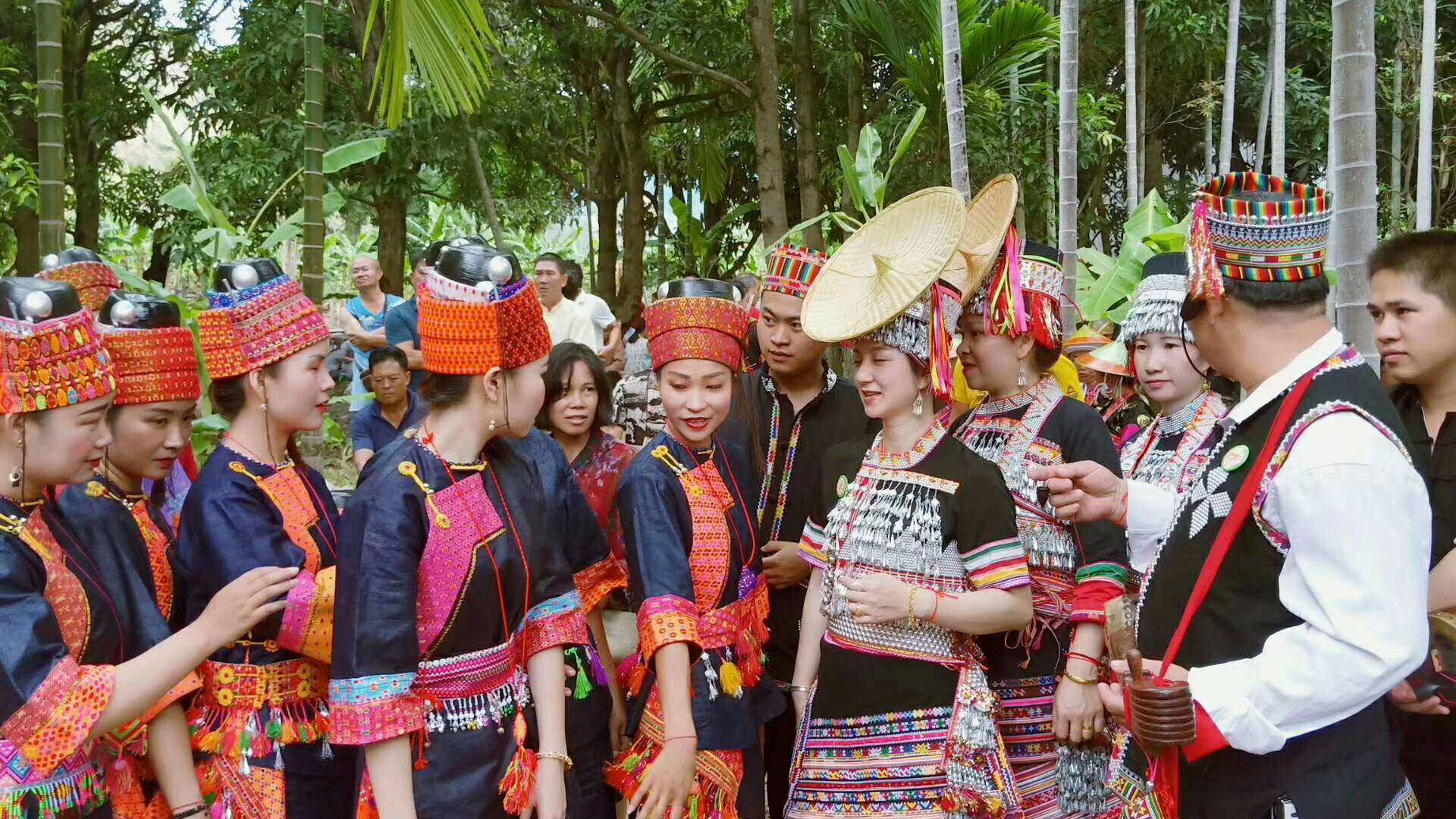 傣族的资料_傣族的传统习俗和美食