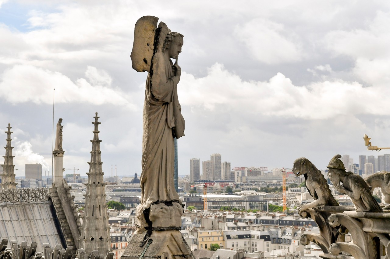 巴黎圣母院在哪里_巴黎圣母院的内容简介