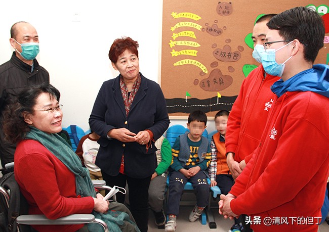 张海迪是谁_张海迪的故事