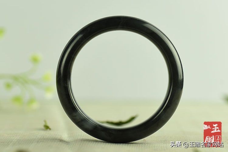 梦见玉碎了是什么意思_梦见玉碎了的征兆