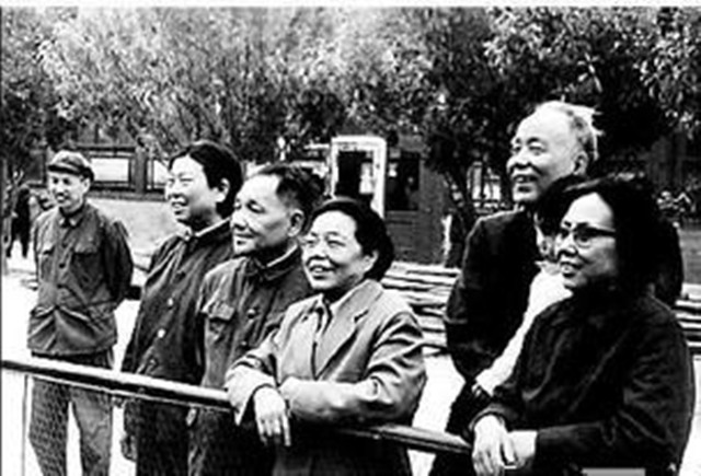 万里是谁_万里个人经历