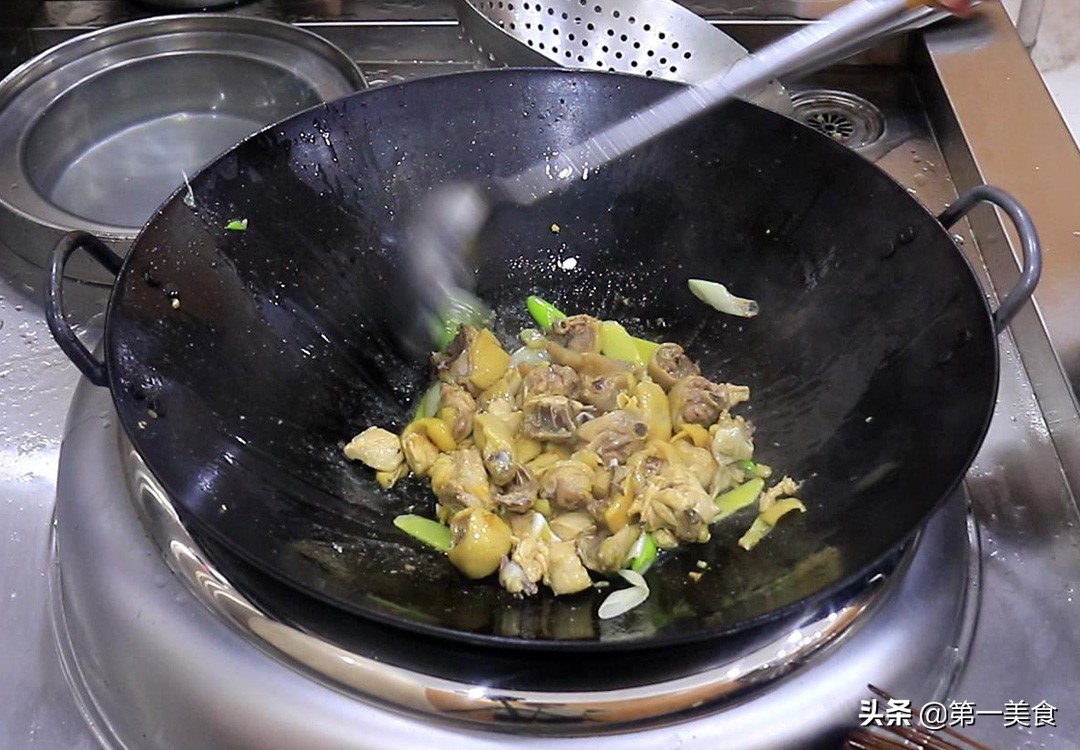 鸡汤怎么炖好喝又营养_炖鸡汤的营养做法