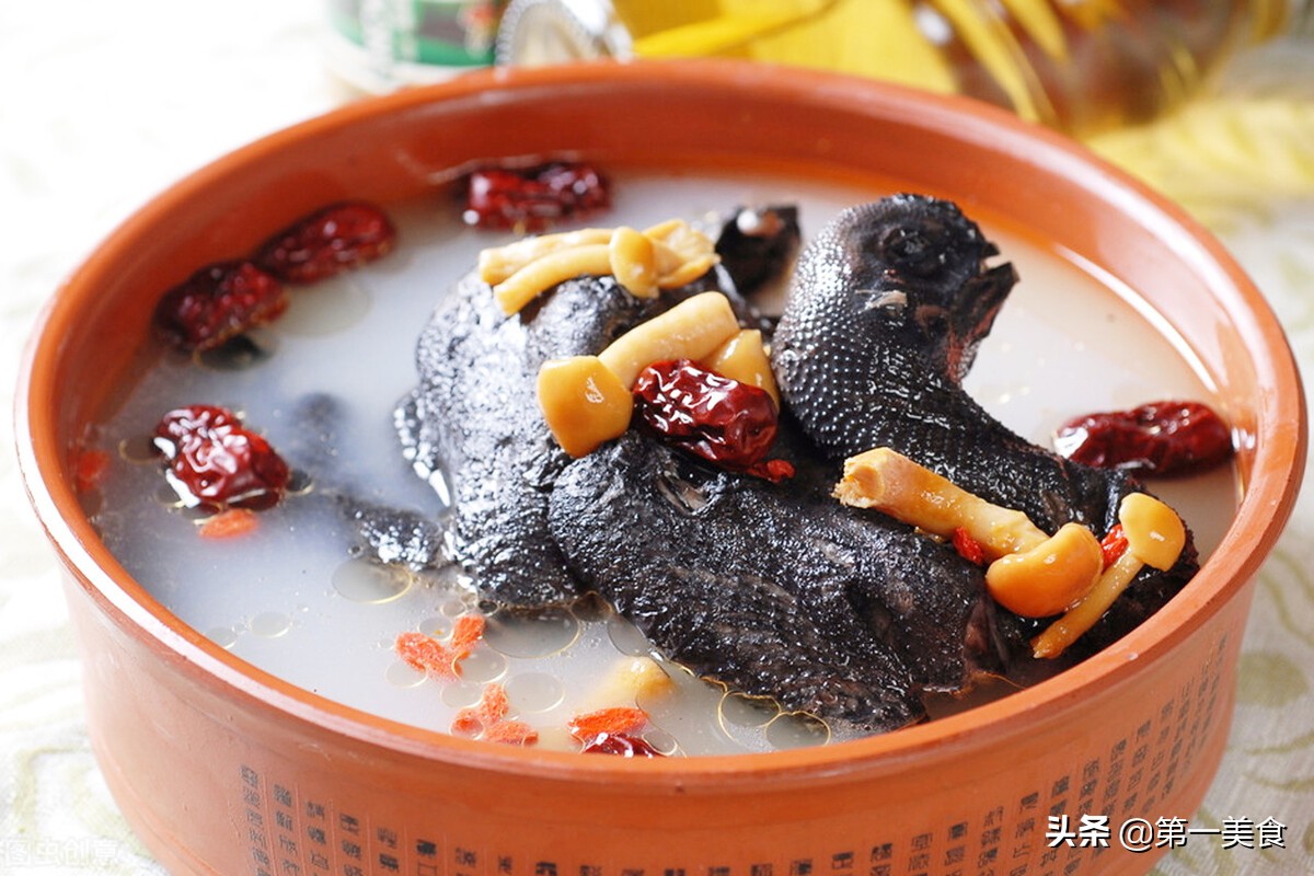 鸡汤怎么炖好喝又营养_炖鸡汤的营养做法