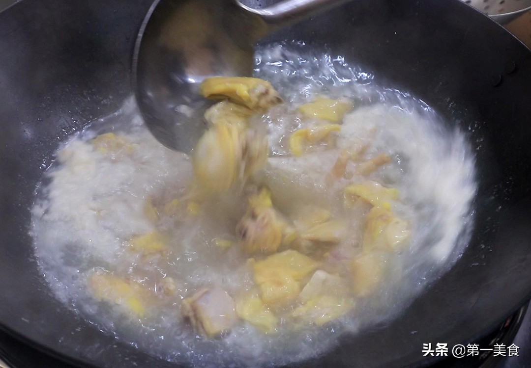 鸡汤怎么炖好喝又营养_炖鸡汤的营养做法