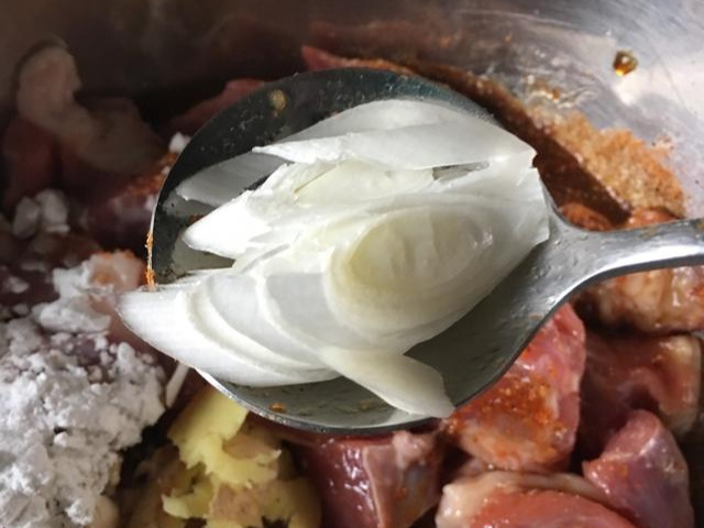 烤羊肉串怎么腌制_烤羊肉串的腌制方法