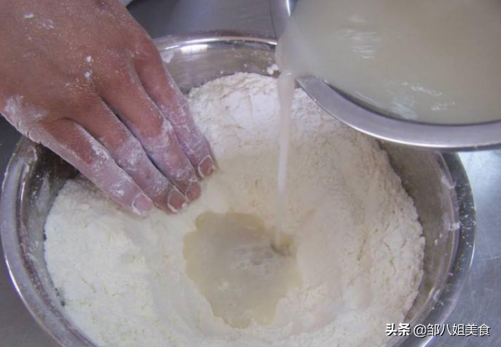 蒸馒头是冷水下锅还是热水下锅_蒸馒头的注意事项
