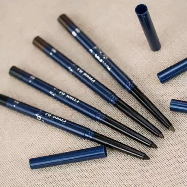 眼线笔怎么用_眼线笔的使用方法