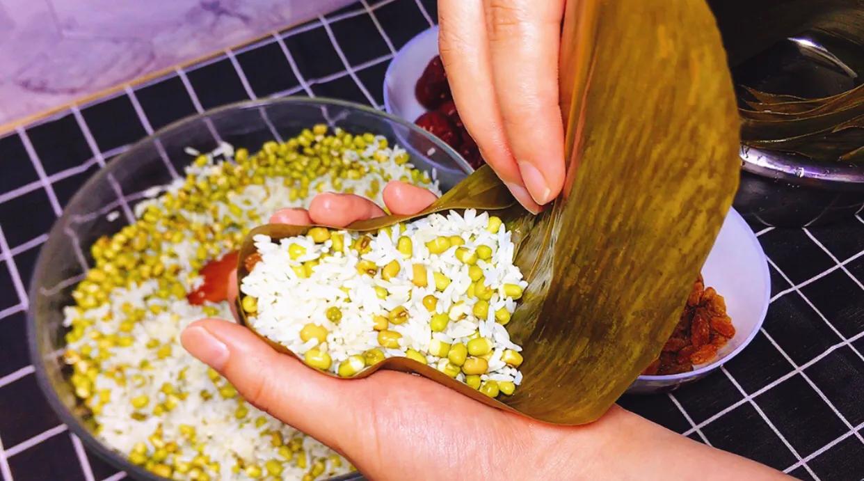 包粽子要放什么材料_包粽子的材料教程