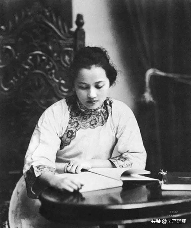 宋庆龄三姐妹分别叫什么名字_宋庆龄三姐妹简介