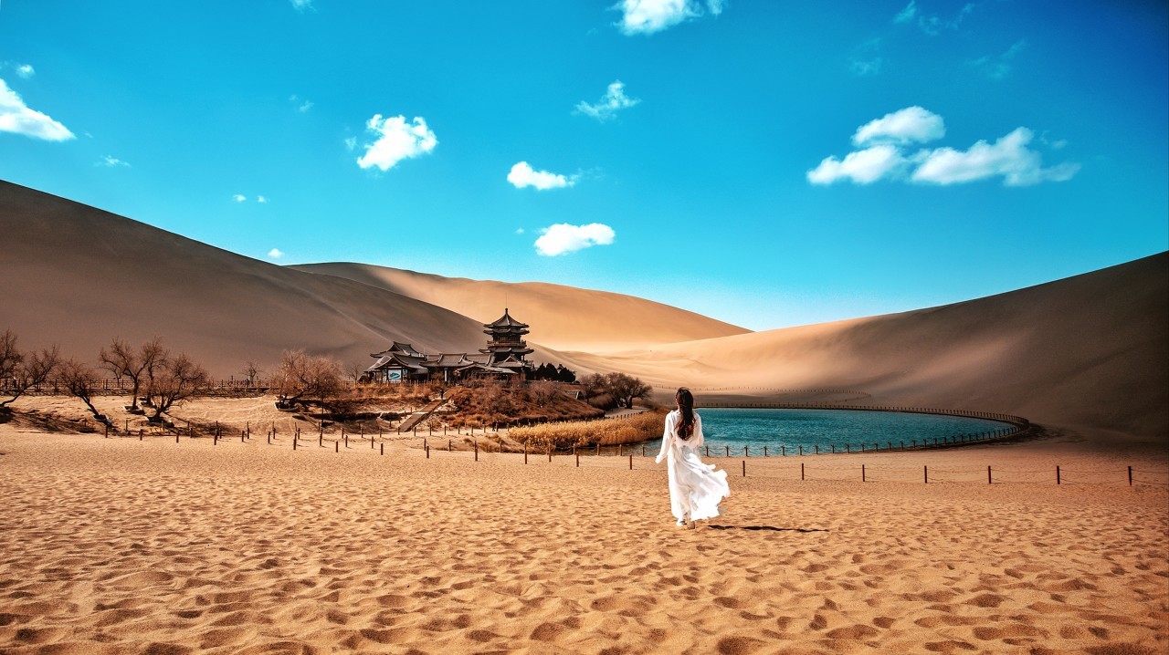 月牙泉在哪里_月牙泉的地理位置